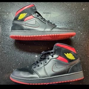 Air Jordan 1 Mid Last Shot, size 13